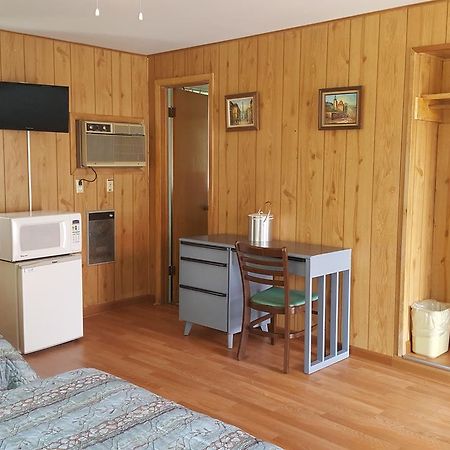 Alpine Motel In Heart Of Wisconsin Dells Downtown. Extérieur photo