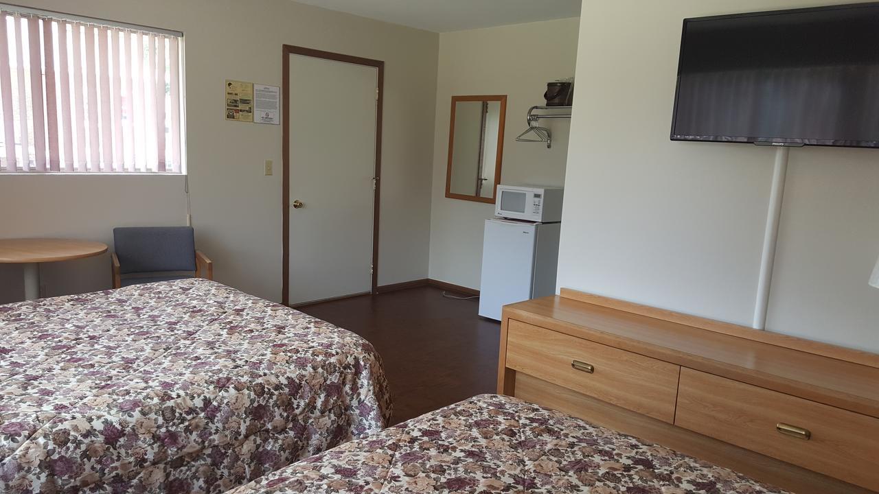 Alpine Motel In Heart Of Wisconsin Dells Downtown. Extérieur photo