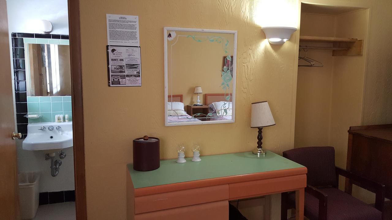 Alpine Motel In Heart Of Wisconsin Dells Downtown. Extérieur photo