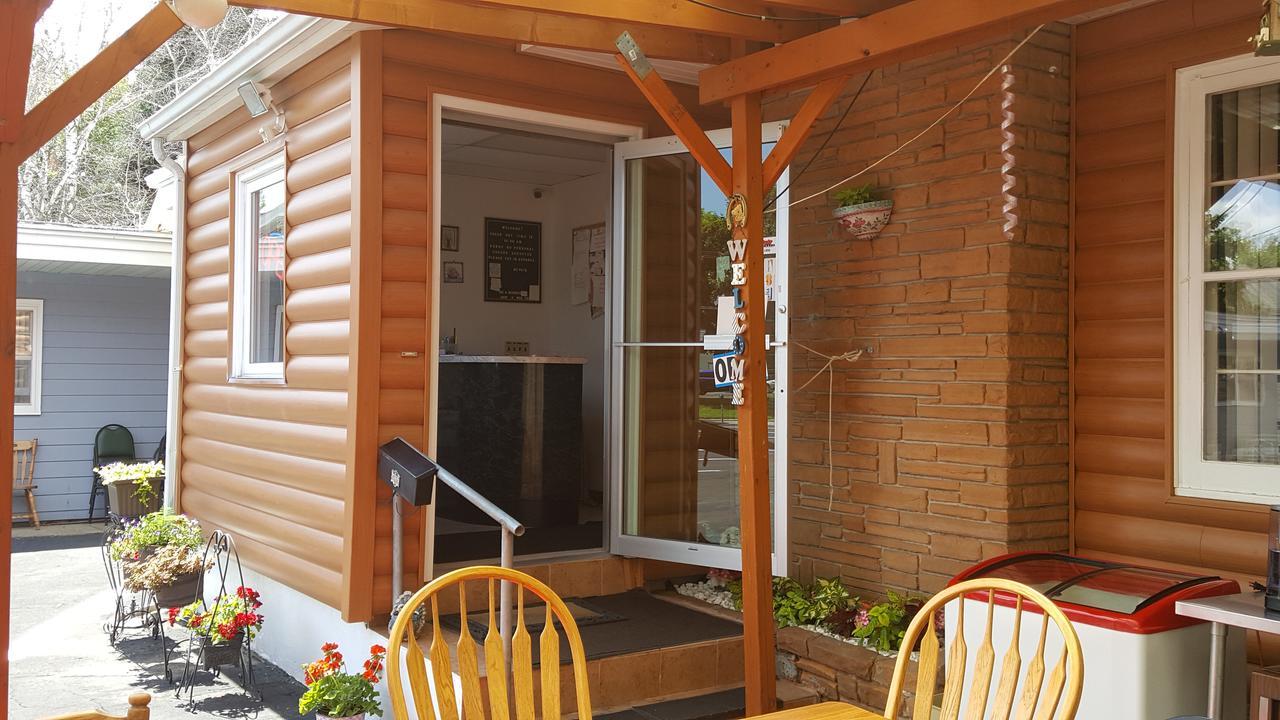 Alpine Motel In Heart Of Wisconsin Dells Downtown. Extérieur photo
