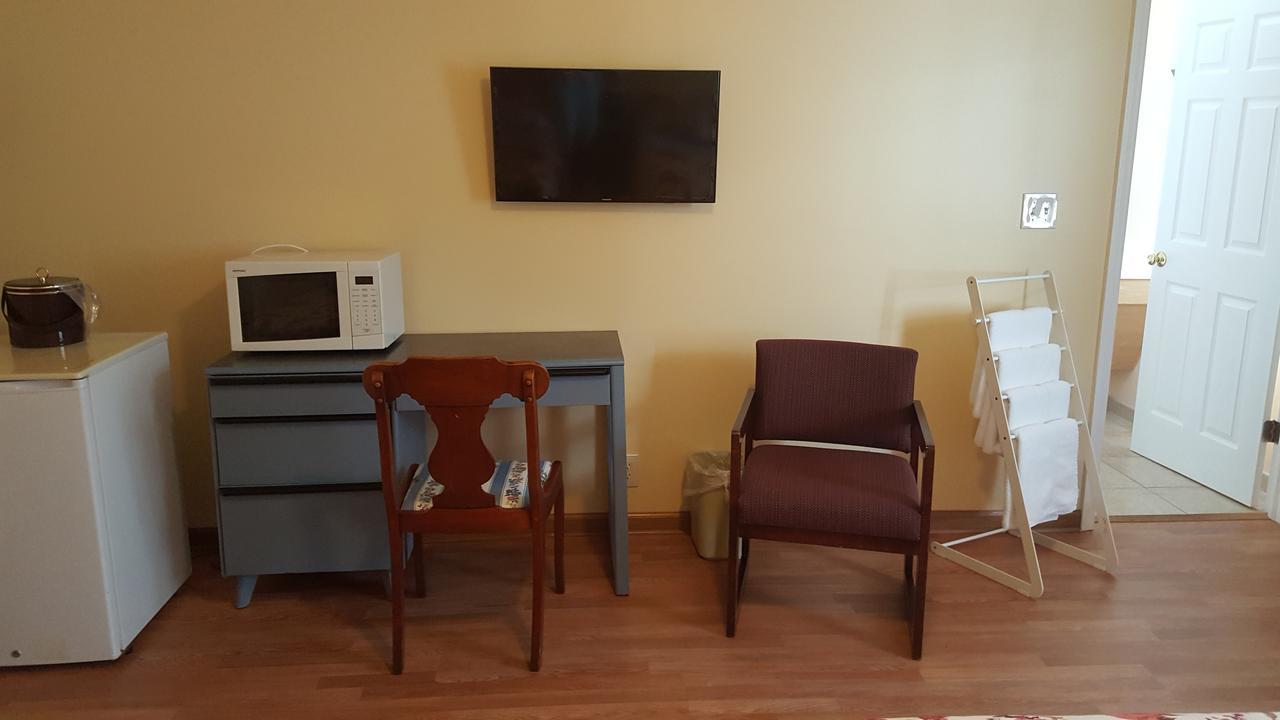 Alpine Motel In Heart Of Wisconsin Dells Downtown. Extérieur photo