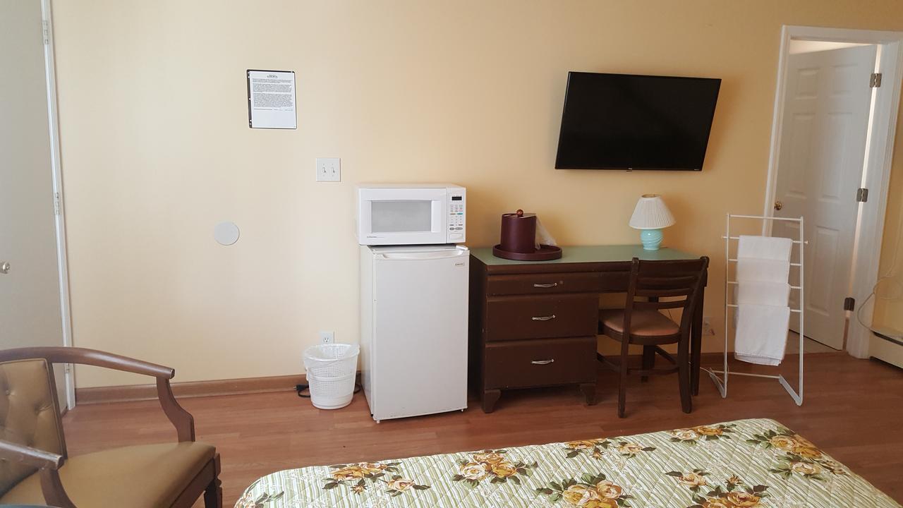 Alpine Motel In Heart Of Wisconsin Dells Downtown. Extérieur photo