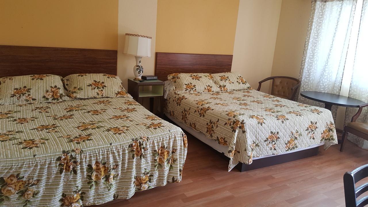 Alpine Motel In Heart Of Wisconsin Dells Downtown. Extérieur photo