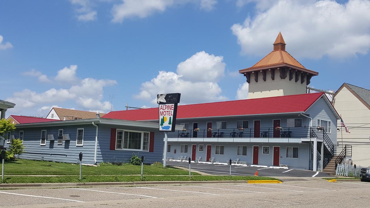 Alpine Motel In Heart Of Wisconsin Dells Downtown. Extérieur photo
