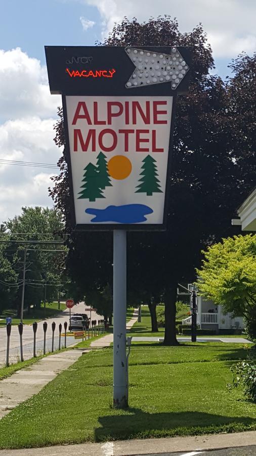 Alpine Motel In Heart Of Wisconsin Dells Downtown. Extérieur photo