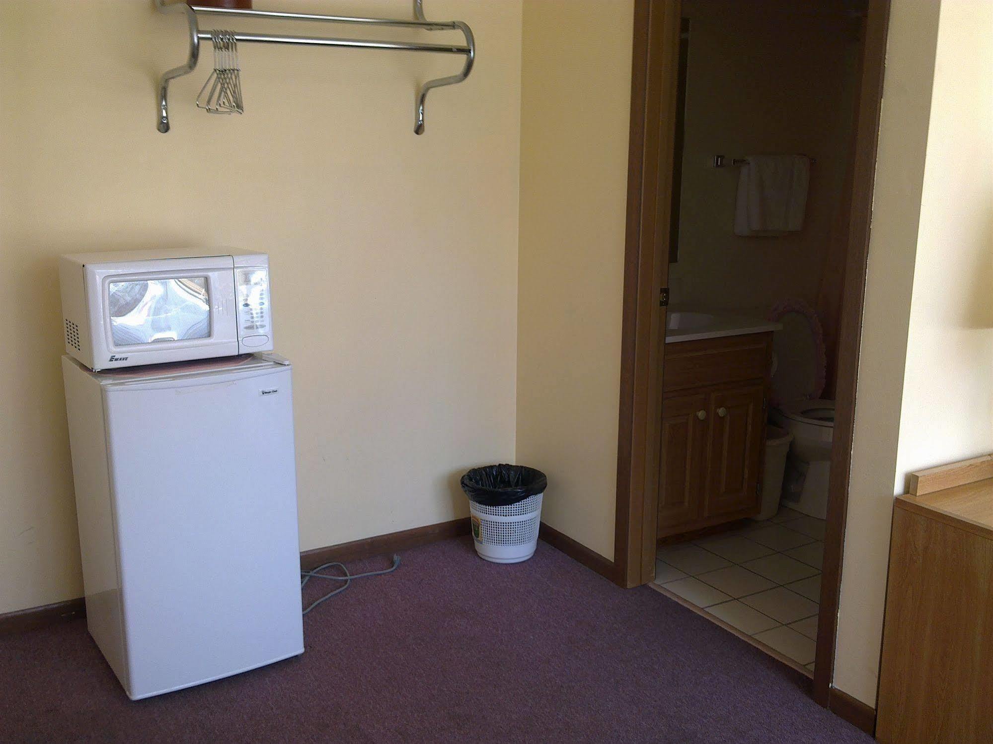 Alpine Motel In Heart Of Wisconsin Dells Downtown. Extérieur photo